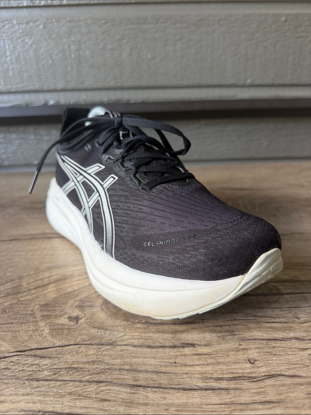 Asics Gel- Nimbus 27 Women’s Black Athletic Shoes White Sole size 8.5 / US 40
